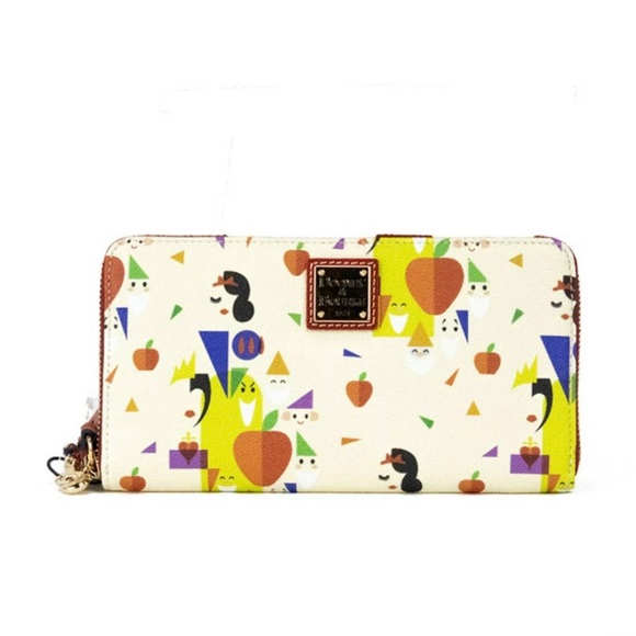 Disney Dooney & Bourke Bag - Snow White & The Seven Dwarfs - Wristlet Wallet NWT - Picture 4 of 6